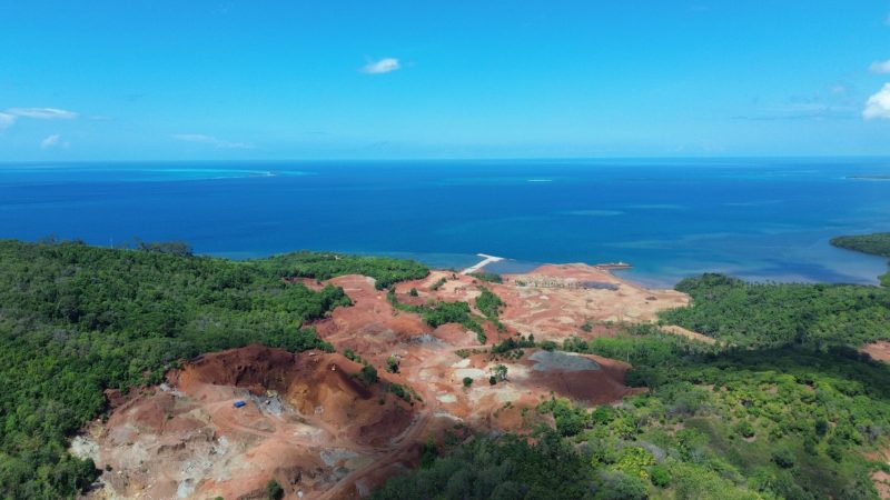 Foto udara aktivitas PT Tonia Mitra Sejahtera (TMS) di Pulau Kabaena, Kabupaten Bombana, Sulawesi Tenggara (Sultra). (Foto: Walhi Sultra).
