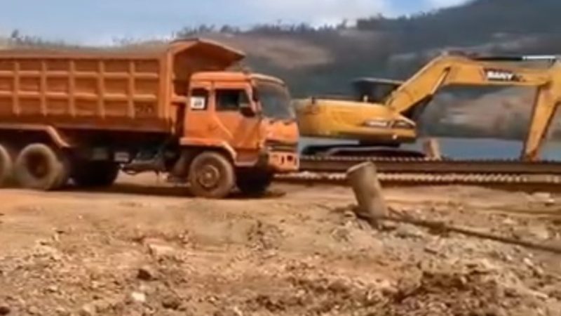 Aktivitas tambang nikel PT Masempo Dalle di Desa Marombo Pantai, Kecamatan Lasolo, Kabupaten Konawe Utara, pada 2023. (Foto: Istimewa)