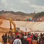 Kelompok massa berkumpul di areal tambang PT Toshida Indonesia, Kecamatan Pomalaa, Kabupaten Kolaka, pada Jumat (10/4/2026) pagi sekitar pukul 10.00 Wita. (Foto: Istimewa)