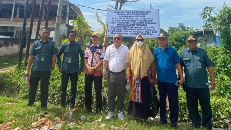 Eksekusi tanah oleh panitera Pengadilan Negeri (PN) Kendari. (Foto: Istimewa)