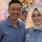 Suami Wali Kota Kendari, Siska Karina Imran, Adriatma Dwi Putra (ADP) (kiri) berpose usai merayakan ulang tahun sang anak di Restoran Padipadi, Kota Kendari. (Foto: Istimewa)