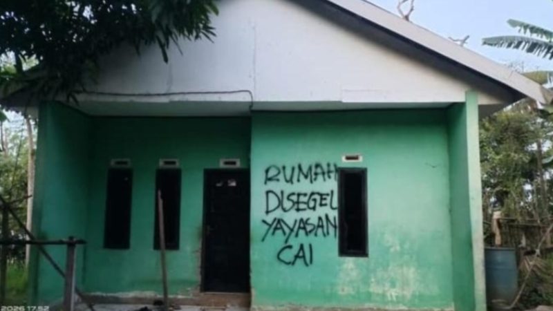 Bantuan bedah rumah di Desa Torobulu, Kecamatan Laeya, Kabupaten Konawe Selatan (Konsel), Sulawesi Tenggara disegel Yayasan Crisis Aid Indonesia, pada Senin (1/1/2026). (Foto: Istimewa)