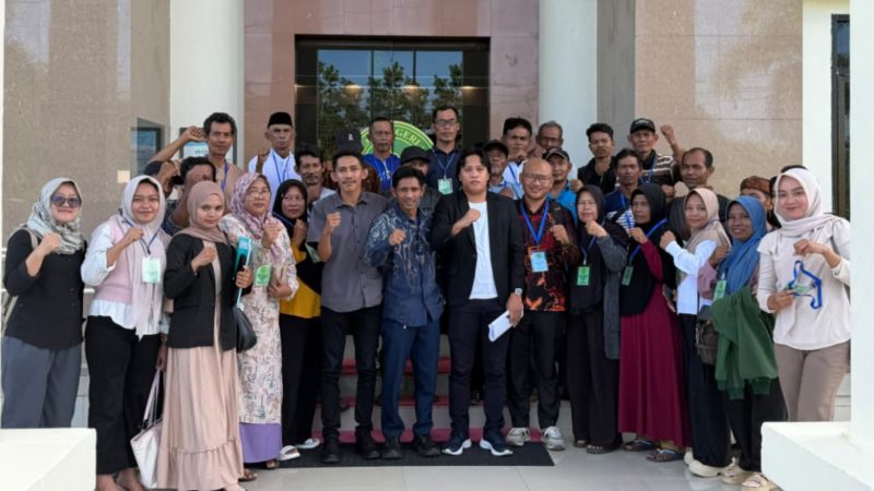 Walhi Sultra bersama 33 petani Rakawuta Konawe Selatan menggugat perusahaan sawit PT Merbau Jaya Indah Raya di Pengadilan Negeri Andoolo. (Foto: Istimewa)