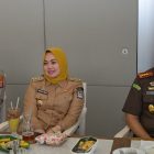 Wali Kota Kendari, Siska Karina Imran (tengah) diapit Kapolresta Kendari, Kombes Pol Edwin Louis Sengka (kiri) dan Kepala Kejaksaan Negeri (Kajari) Kendari Azy Tyawhardana. (Foto: Istimewa)
