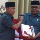 Gubernur Sulawesi Tenggara (Sultra) Andi Sumangerukka (kiri) dan Ketua DPRD Sultra La Ode Tariala. (Foto: Istimewa)