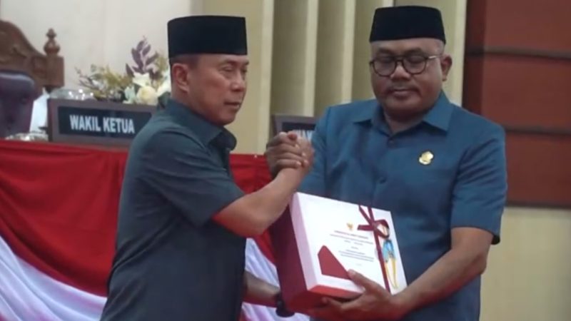 Gubernur Sulawesi Tenggara (Sultra) Andi Sumangerukka (kiri) dan Ketua DPRD Sultra La Ode Tariala. (Foto: Istimewa)