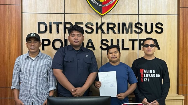 Komite Keselamatan Jurnalis Sulawesi Tenggara (KKJ Sultra) dan Aliansi Jurnalis Independen (AJI) Kendari resmi melaporkan Kepala Dinas Pariwisata Sultra Ridwan Badallah ke Polda Sultra, pada Selasa (15/9/2026).(Foto: Fadli Aksar)