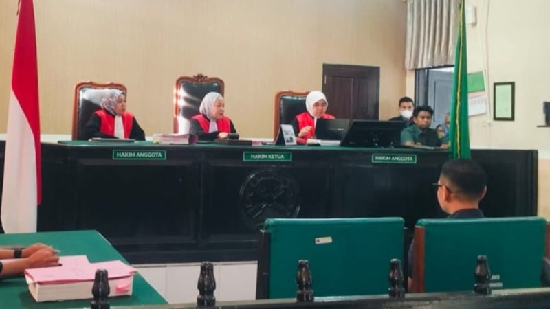 Sidang perkara laporan palsu dengan terdakwa Direktur PT Golden Anugerah Nusantara (GAN) di Pengadilan Negeri (PN) Kendari, Jumat (18/9/2026). (Foto: Fadli Aksar)