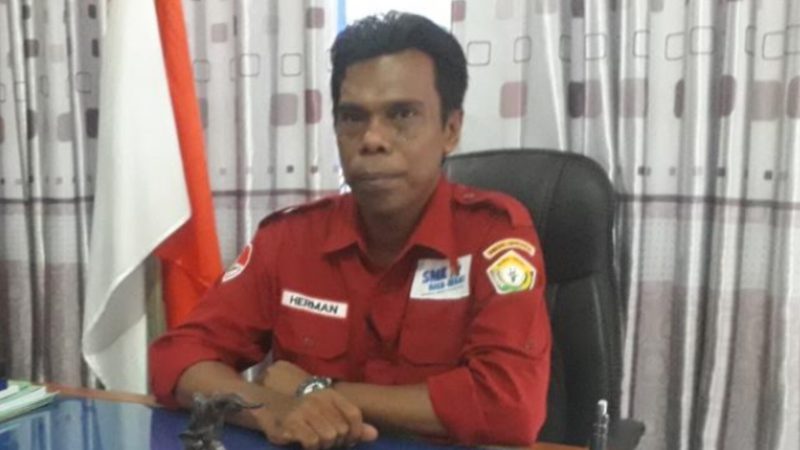 Kepala SMK Negeri 4 Kendari, Herman. (Foto: Istimewa)