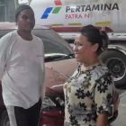 Ardila (34) kedapatan oleh Wakil Wali Kota Kendari, Sudirman mengisi kendaraan sebanyak 3 kali di SPBU Saranani.  (Foto: potongan video)
